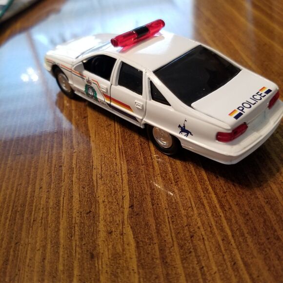 Royal Canadian Mounted Police Road Champs die cast police car 1:43 scale - Picture 8 of 12